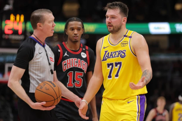 KOŠARKA OVO NE PAMTI: Nije za one sa slabim srcem - Čikago savladao Lejkerse u završnici za infarkt! (VIDEO)