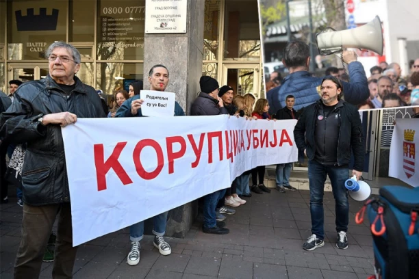 OPASNI SU, POLAKO IM SVI OKREĆU LEĐA! Najnoviji potez blokadera je potpuni promašaj!