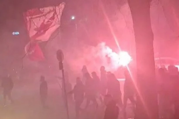 VEČERAS GORI BEOGRAD: Srpska prestonica u crveno-belim bojama - korteo delija krenuo ka Areni! (VIDEO)