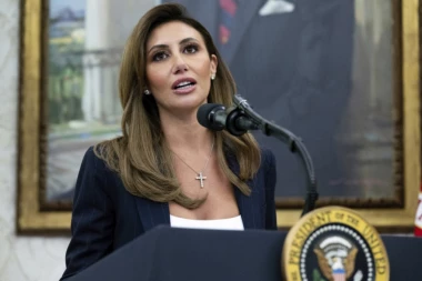 TRAMP PRIVATIZOVAO JOŠ JEDNU FUNKCIJU: Fatalnu advokaticu postavio na važno državno mesto, mnogi će ga osuditi!