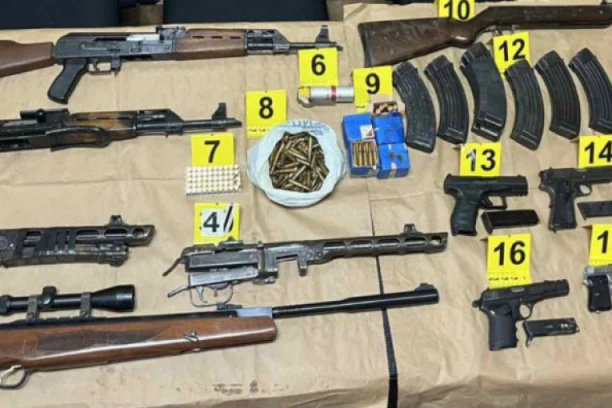 KAO DA SE SPREMAO ZA RAT! Hapšenje u Kragujevcu, u kući mu nađen čitav arsenal oružja! GODINAMA VRŠIO TORTURU I NAD ČLANOVIMA PORODICE!