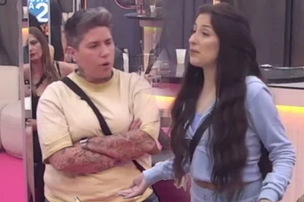 OTKRIVENE MATORINE STRAVIČNE PORODIČNE TAJNE! Stefani sve razotkrila UŽIVO u programu: "Šta ona i BRAT rade u kući" (VIDEO)