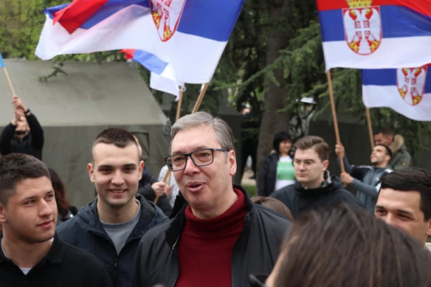 "IMAĆEMO 11, 12. I 13. RAZNE SKUPOVE, DOBRODOŠLI STE NA SVAKI"! Vučić studentima u Pionirskom parku: "NASTAVITE DA SE BORITE"!
