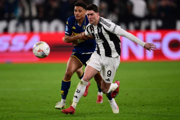 VLAHOVIĆ PONOVO OBLAČI CRNO-BELI DRES? Sve izvesnija promena sredine!