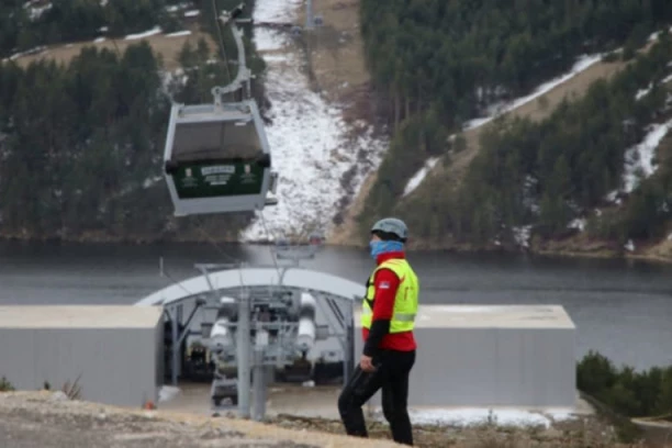 NESTALI U NAJNENASELJENIJEM MESTU U SRBIJI! Sutra se nastavlja potraga za planinarima na Beljanici! TREĆI DAN NI TRAGA NI GLASA OD PETORO LJUDI!
