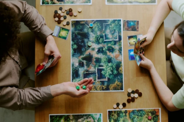 DRUŠTVENA IGRA KAKVU JOŠ NISTE VIDELI: Na kartama su sveci, svetinje i molitve, a jedan potez igrače vodi u propast