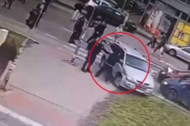 "UDARIO ME KOLIMA, LETEO SAM METAR ILI DVA"! Snimak iz Žarkova demantovao laži blokardera i opozicije! (VIDEO)