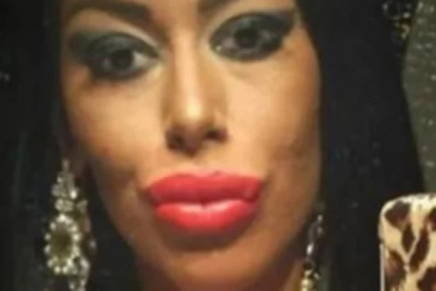 BILA JE NA VRHU POPULARNOSTI ZBOG LAPSUSA O PTICI: Evo kako danas izgleda MImi Oro, starleta potpuno promenila LIČNI OPIS! (FOTO)