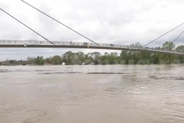 DVA GRADA U SRBIJI NA UDARU POPLAVA! Vodostaj u porastu, hitno se oglasio RHMZ!