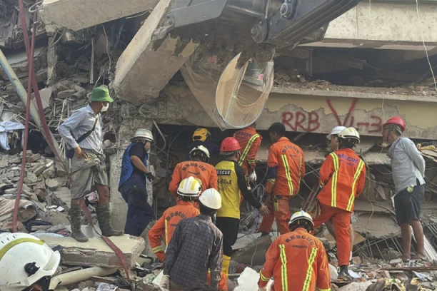 SPASIOCI VIŠE NI NEMAJU SNAGE DA IZ RUŠEVINA IZVLAČE BEŽIVOTNA TELA: Porastao broj poginulih u stravičnom zemljotresu! (VIDEO)
