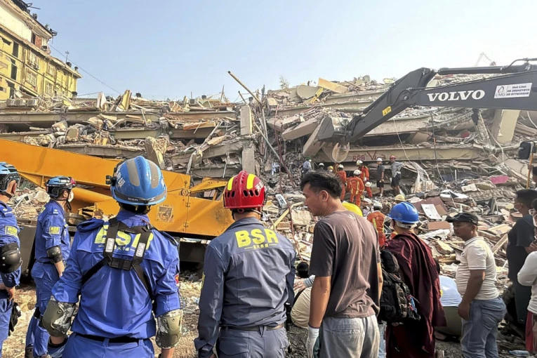 TLO SE NE SMIRUJE: 11 dana posle katastrofalnog zemljotresa još 98 naknadnih potresa! Narod se sada plaši samo jedne stvari