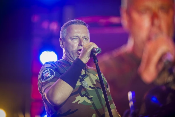 HAOS U ZAGREBU: Tompson i ustaški poklič poslali desničare ispred kuće ovog čoveka!