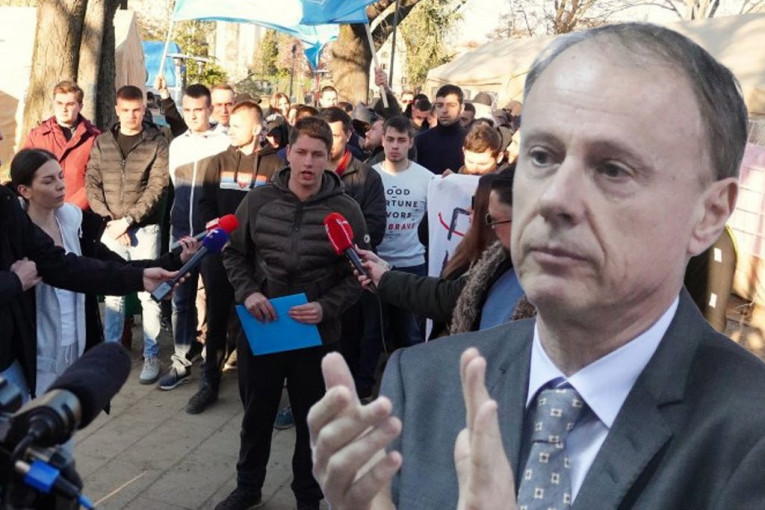 KAD ĆEMO NASTAVITI DA STUDIRAMO? Rektor Đokić i dekani se OPET NISU POJAVILI na razgovoru sa studentima koji žele da uče!