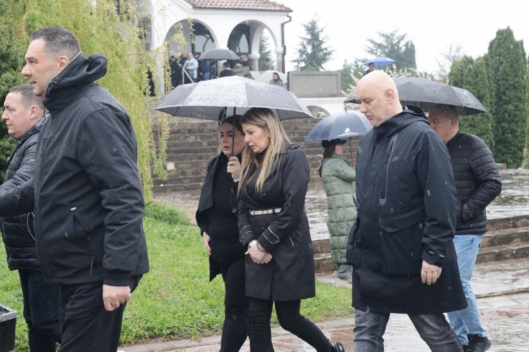 Viki Miljković na sahrani brata Vladice