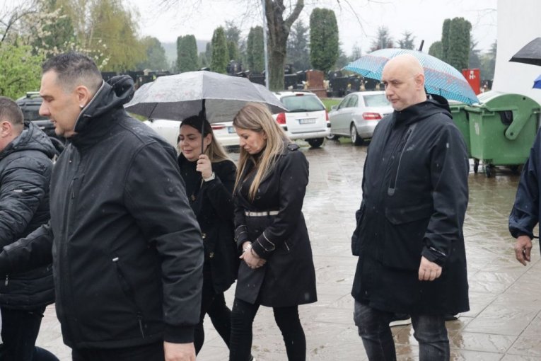 Viki Miljković na sahrani brata Vladice
