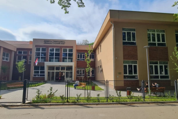 "KO NIJE ZA BLOKADE, TAJ JE ODBAČEN OD DRUŠTVA!" Roditelji Devete beogradske gimnazije traže hitnu reakciju zbog blokade škole!