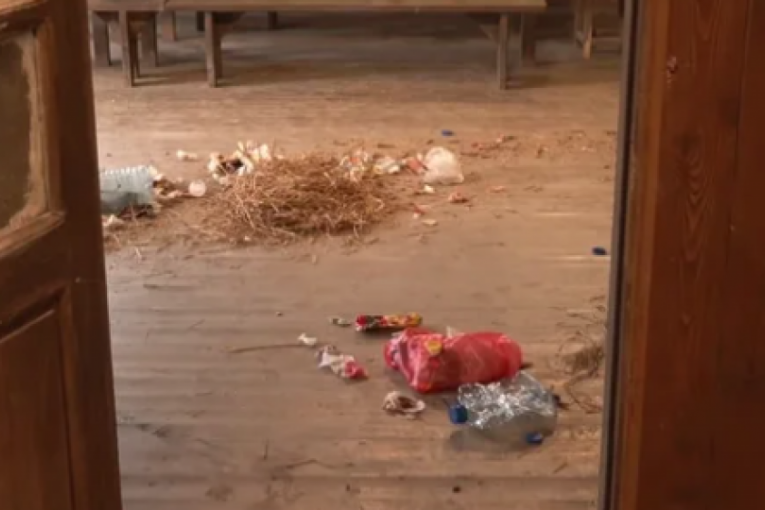 Boža Džons pravi haos na Farmi