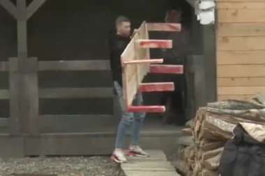 RUSVAJ I LOM U RIJALITIJU! Po kući lete stvari, PREVRŠIO svaku meru bezobrazluka! (VIDEO)