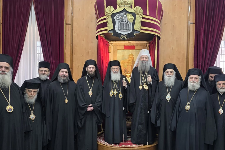 PATRIJARH PORFIRIJE DOČEKAN U JERUSALIMU UZ NAJVIŠE POČASTI: Poseban dar za brata u Hristu iz Srbije