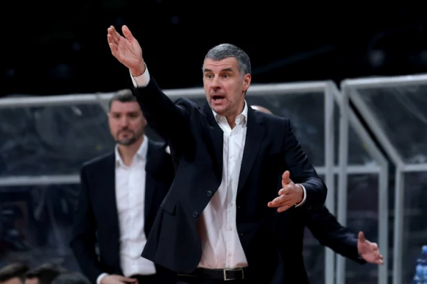 OGLASIO SE TRENER SPARTAKA POSLE VELIKE POBEDE U BEOGRADU: Čestitam igračima što su verovali do kraja, Zvezda Meridianbet glavom u meču protiv Efesa