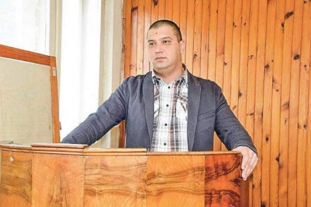 TUKAO SE U KABINETU I TROŠIO PARE IZ BUDŽETA U KAFANI! Evo ko je uhapšeni predsednik opštine Žitorađa - POZNAT PO AFERAMA!