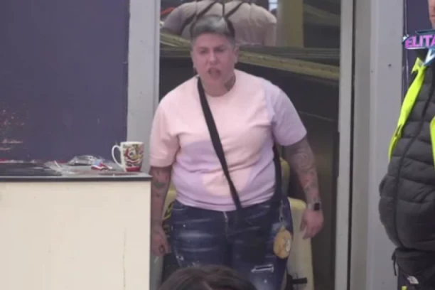 MATORIN BRAT UDARIO OCA I SLOMIO VILICU! Monstruozni detalji iz porodičnog doma isplivali na videlo - UBILA SI MAJKU! (VIDEO)