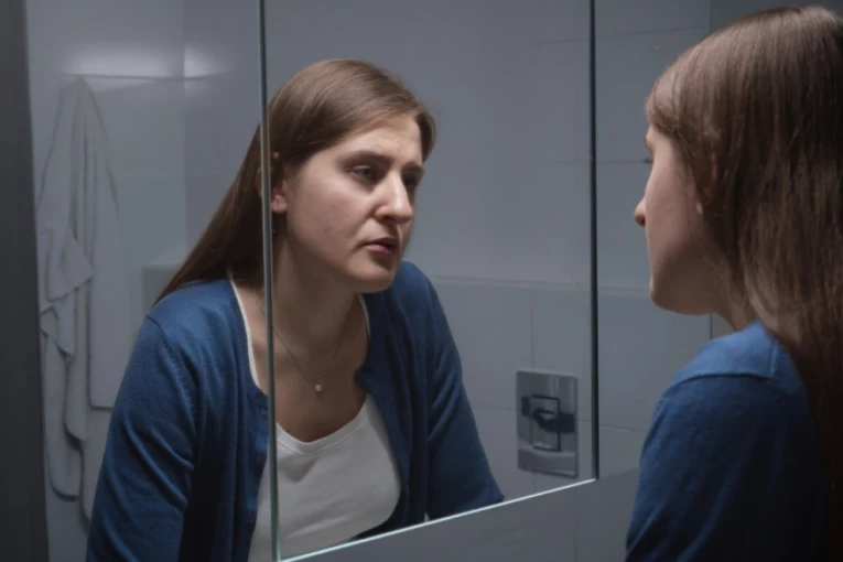 KAKO PREPOZNATI NEDOSTATAK VITAMINA B12 U ORGANIZMU: Jedan neobičan simptom na jeziku ZNAK je da treba HITNO da odete kod LEKARA!