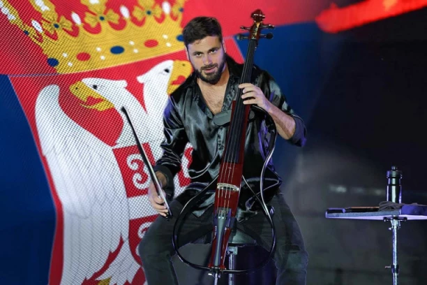 HRVATSKI VIRTUOZ NA VIOLONČELU ODSVIRAO "TAMO DALEKO": U Srbiji se uvek osećam kao kod kuće! (VIDEO)