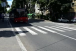 PREGAŽENO DETE (6) NA KARABURMI! Automobil udario dečaka na pešačkom prelazu!
