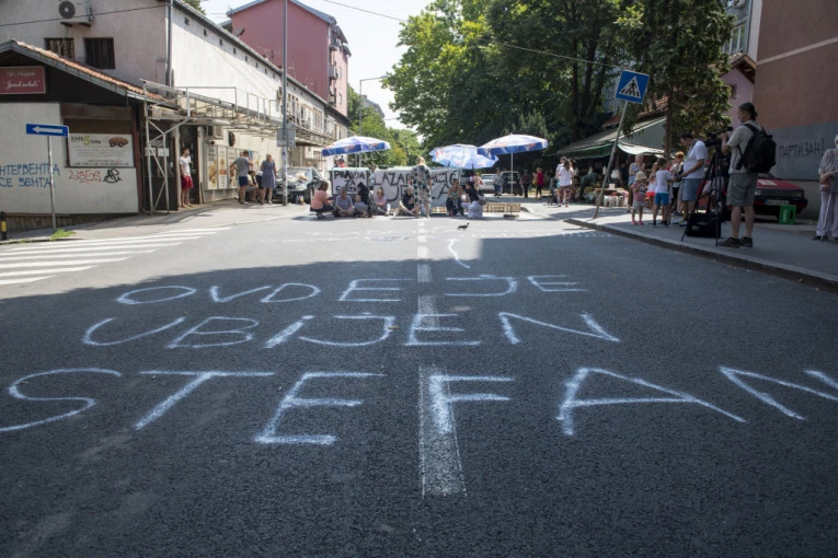JEZIVO! Na istom prelazu gde je danas pokošeno dete na Karaburmi pre tri godine poginuo Stefan Balić! (FOTO)