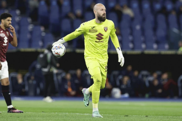 ITALIJANI SELE VANJU: Srpski čuvar mreže bira između dva engleska velikana!