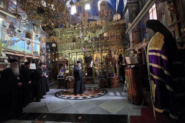 PATRIJARH PORFIRIJE U SVETINJI GDE JE SVETI SAVA PRIMIO BLAGOSLOV ZA SRPSKI NAROD: Hodočašće stopama prvog arhiepiskopa Srpske pravoslavne crkve