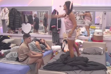 IZBIO TOTALNI KARAMBOL, PUCA SVE U ELITI! Kamera uhvatila Enu Čolić kako DIVLJA - popela se na kevet, pa napravila LOM! (VIDEO)