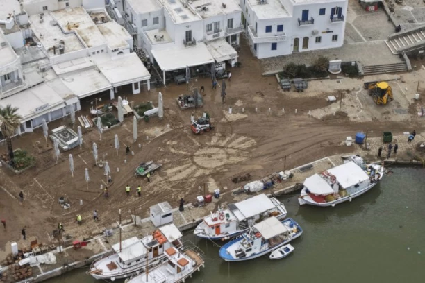 ČAK 57 MRTVIH U STRAVIČNIM POPLAVAMA: Haos u zemlji, spasioci NEMAJU ČIME da pomognu ljudima