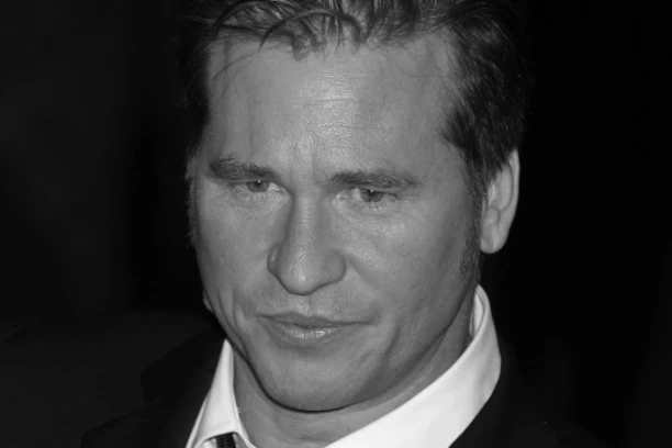 UMRO OD UPALE PLUĆA, A GODINAMA SE BORIO S RAKOM: Tragična životna priča Vala Kilmera JEŽI DO KOSTIJU!