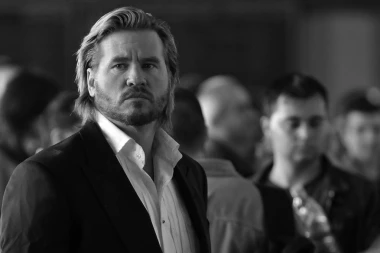 POSLEDNJI SNIMAK VALA KILMERA LEDI KRV U ŽILAMA: Uhvaćen nekoliko sati pre SMRTI, jedva stajao na nogama! (VIDEO)