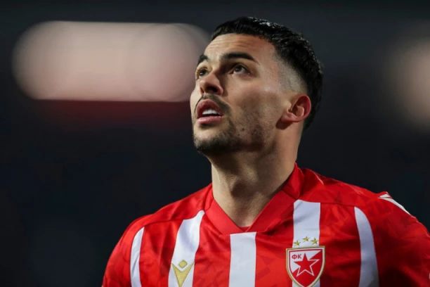 RADONJIĆU JE TEŠKO PAO ODLAZAK MILOJA: Evo kako se napadač Zvezde oprostio od trenera! (FOTO)