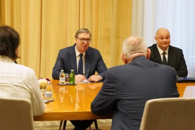 POČELE KONSULTACIJE O NOVOJ VLADI! Vučić razgovarao sa predstavnicima Ruske stranke! (FOTO)