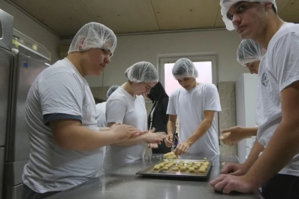 IZUMIRU NAM ZANATI! Srbija vapi za mesarima i pekarima, škole gase smerove, A OD OVOGA MOŽE VRLO LEPO DA SE ŽIVI! (FOTO)