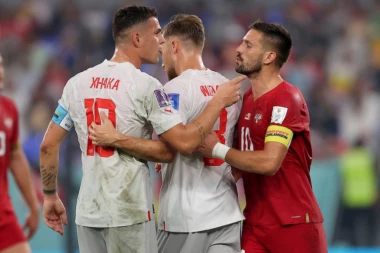 NE PRESTAJE SA ŽUSTRIM RASPRAVAMA! Mučki provokator ušao u žestok klinč sa navijačima! (VIDEO)