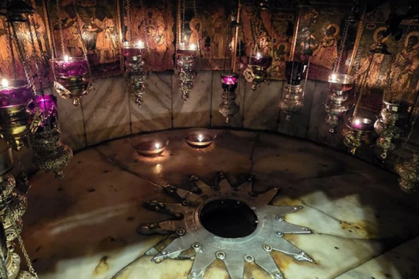 OVDE JE ROĐEN HRIST: Patrijarh Porfirije obišao sveto mesto gde je Bogorodica na svet donela Isusa