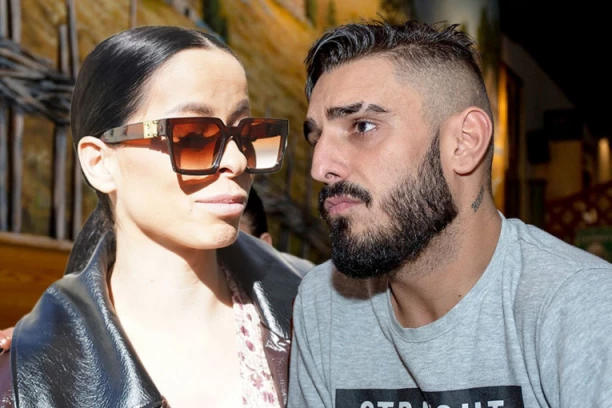 ŠOK-FOTKA DARKA LAZIĆA! Ljudi gledaju i ne veruju - evo šta radi supruzi u automobilu! (FOTO)