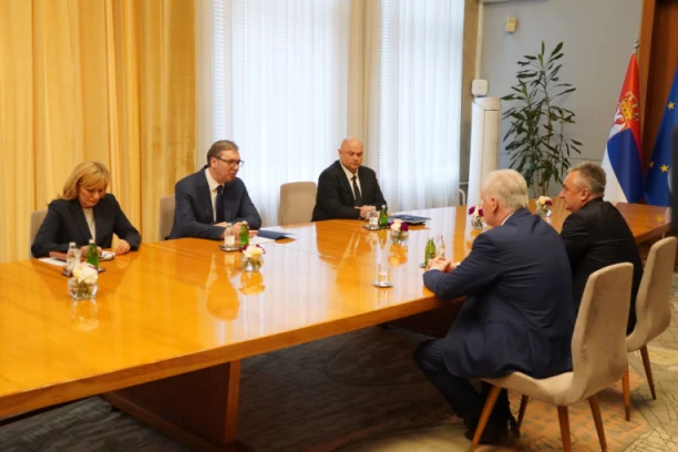 ZA DANAS ZAVRŠENE KONSULTACIJE O VLADI! Vučić se sastao sa predstavnicima "Mi - glas iz naroda"! (FOTO)