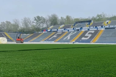 NESVAKIDAŠNJA SITUACIJA U SRBIJI I SVETU: Duel gradske lige se igra na stadionu od 17.000 sedećih mesta!