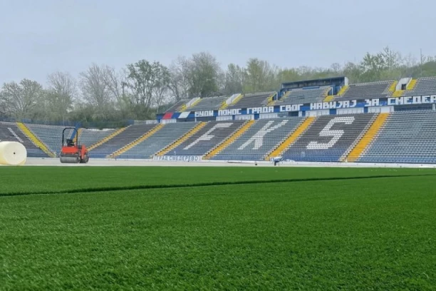 NESVAKIDAŠNJA SITUACIJA U SRBIJI I SVETU: Duel gradske lige se igra na stadionu od 17.000 sedećih mesta!