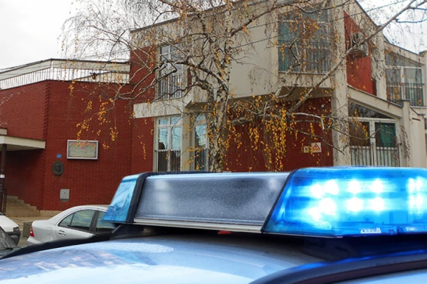 BAKA SIPALA DETETU BENZIN U FLAŠICU ZA VODU? Otrovana beba u Blacu!