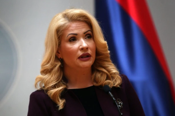 AUTORSKI TEKST SANDRE BOŽIĆ ZA REPUBLIKU: Znaju pošteni ljudi koga će da podrže!