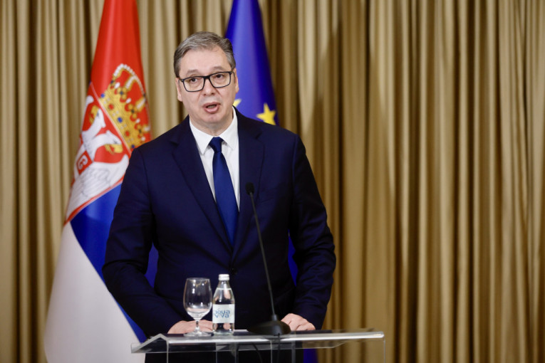 "PONOSNI SMO KAKO ČUVAMO DEMOKRATIJU"! Vučić: "U Srbiji nikada nije upotrebljena sila protiv demonstranata, ni zvučno oružje"!