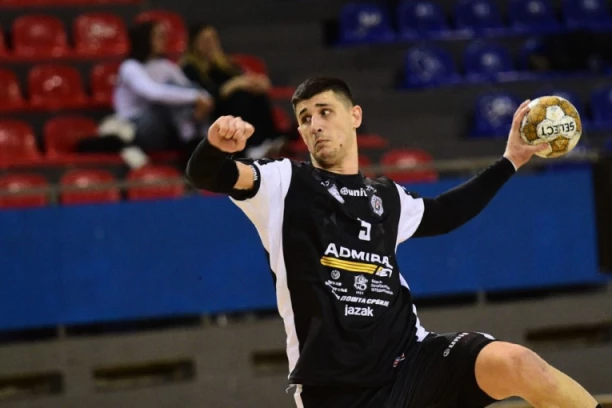 PRVI CILJ OSTVAREN! Partizan AdmiralBet pobedom u Kragujevcu osigurao prvo mesto pred plej-of!