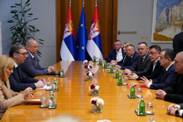 NASTAVLJENE KONSULTACIJE O NOVOJ VLADI! Vučić razgovarao sa SPS, Dačić potvrdio: NISMO ZA PREVRATNIČKE VLADE! (FOTO)